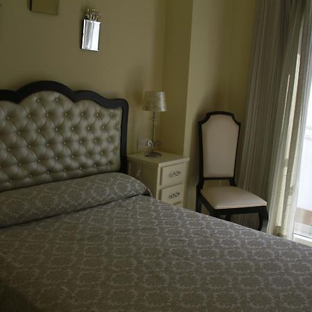 Hostal Flor De Lis- Lojo Otel Conil De La Frontera Dış mekan fotoğraf