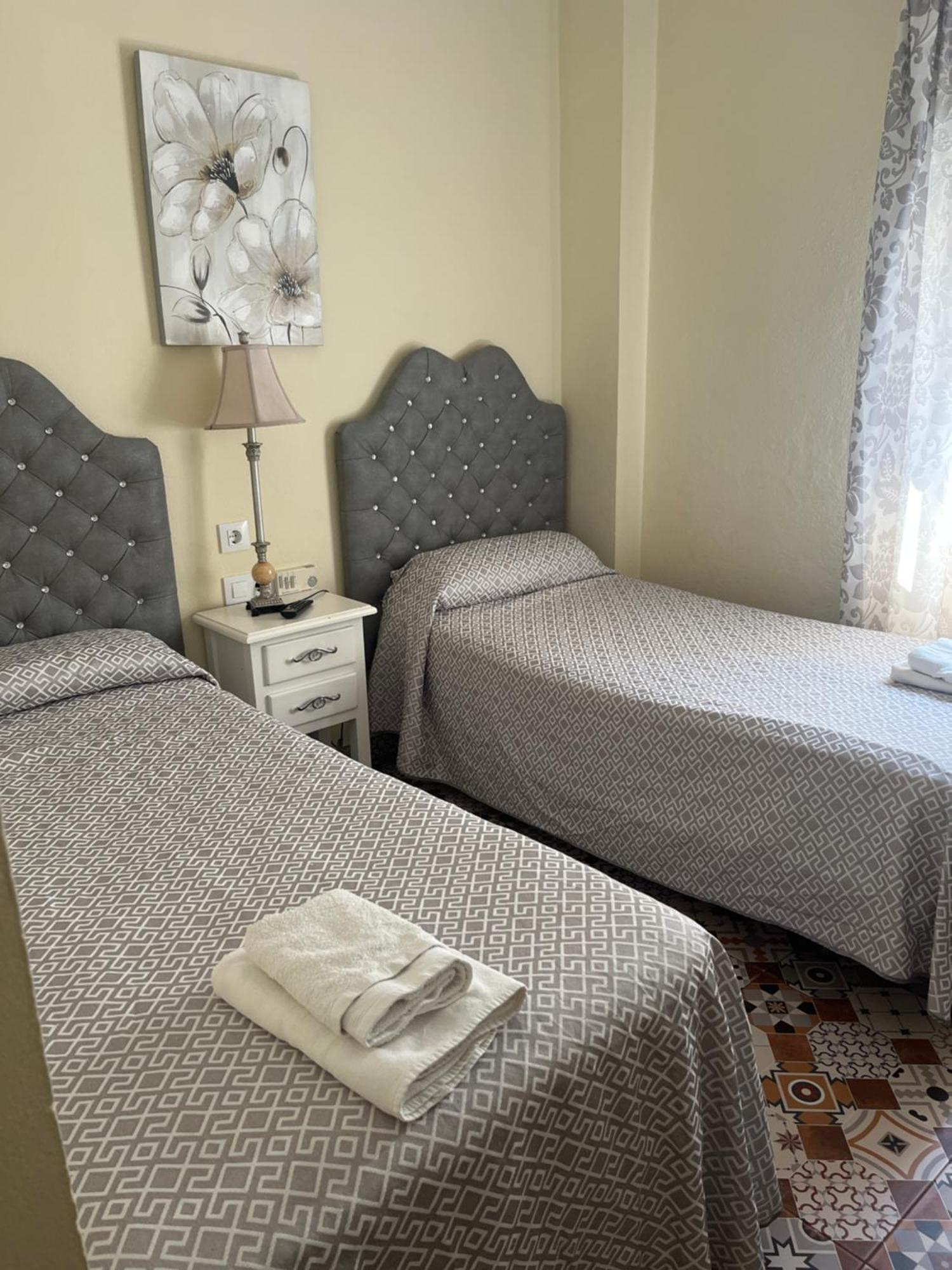 Hostal Flor De Lis- Lojo Otel Conil De La Frontera Dış mekan fotoğraf