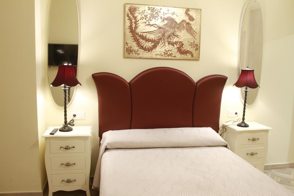 Hostal Flor De Lis- Lojo Otel Conil De La Frontera Dış mekan fotoğraf