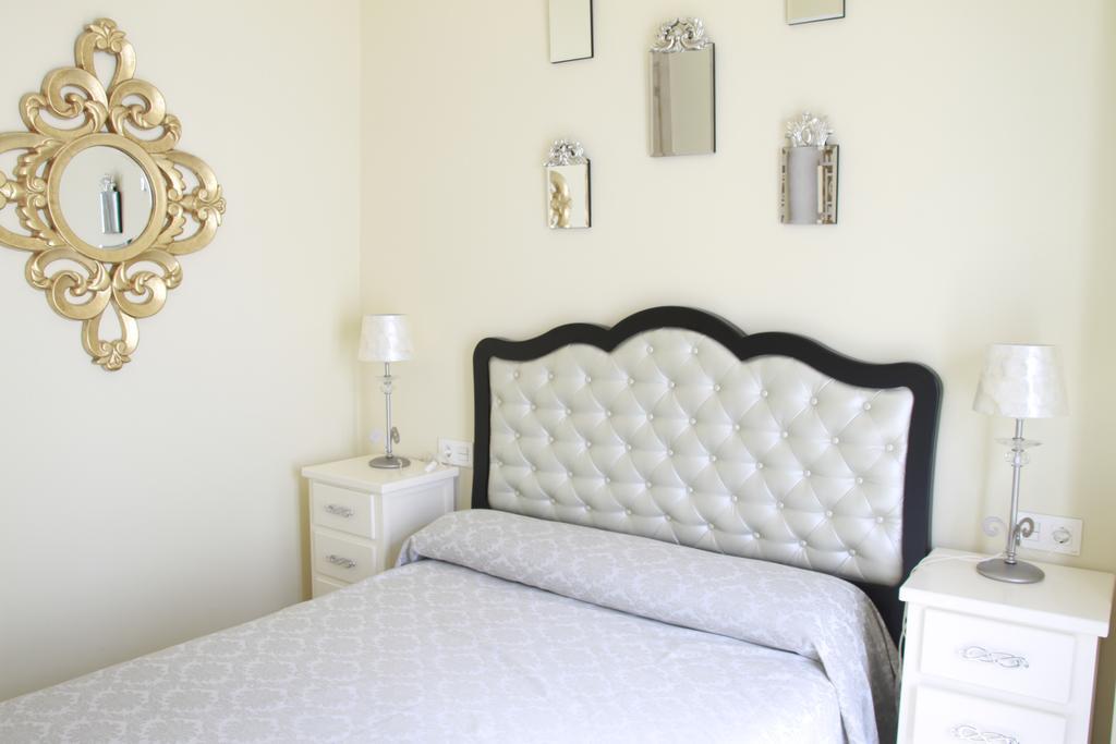 Hostal Flor De Lis- Lojo Otel Conil De La Frontera Dış mekan fotoğraf
