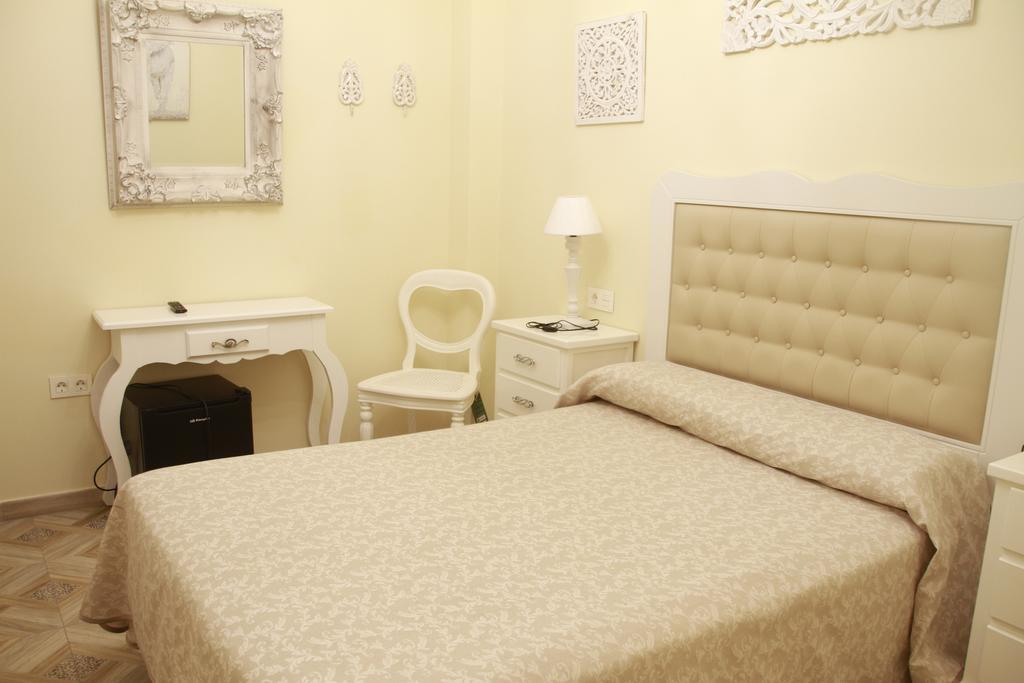 Hostal Flor De Lis- Lojo Otel Conil De La Frontera Dış mekan fotoğraf