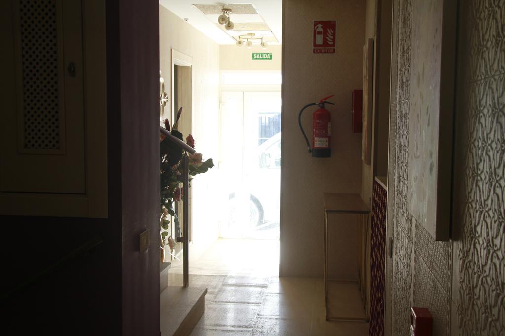 Hostal Flor De Lis- Lojo Otel Conil De La Frontera Dış mekan fotoğraf