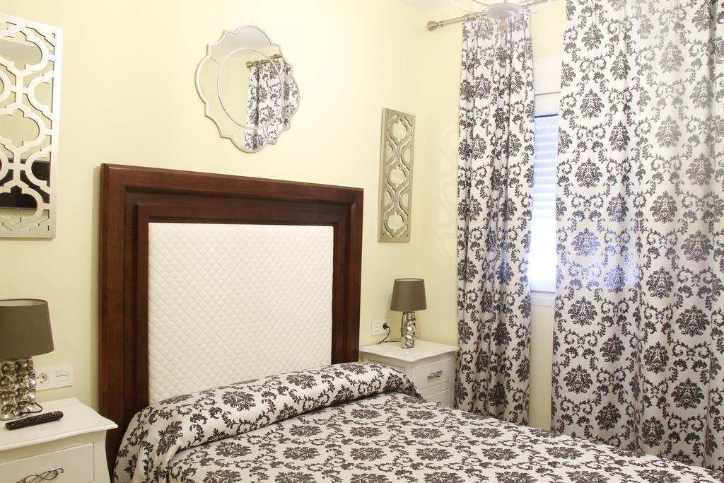 Hostal Flor De Lis- Lojo Otel Conil De La Frontera Dış mekan fotoğraf