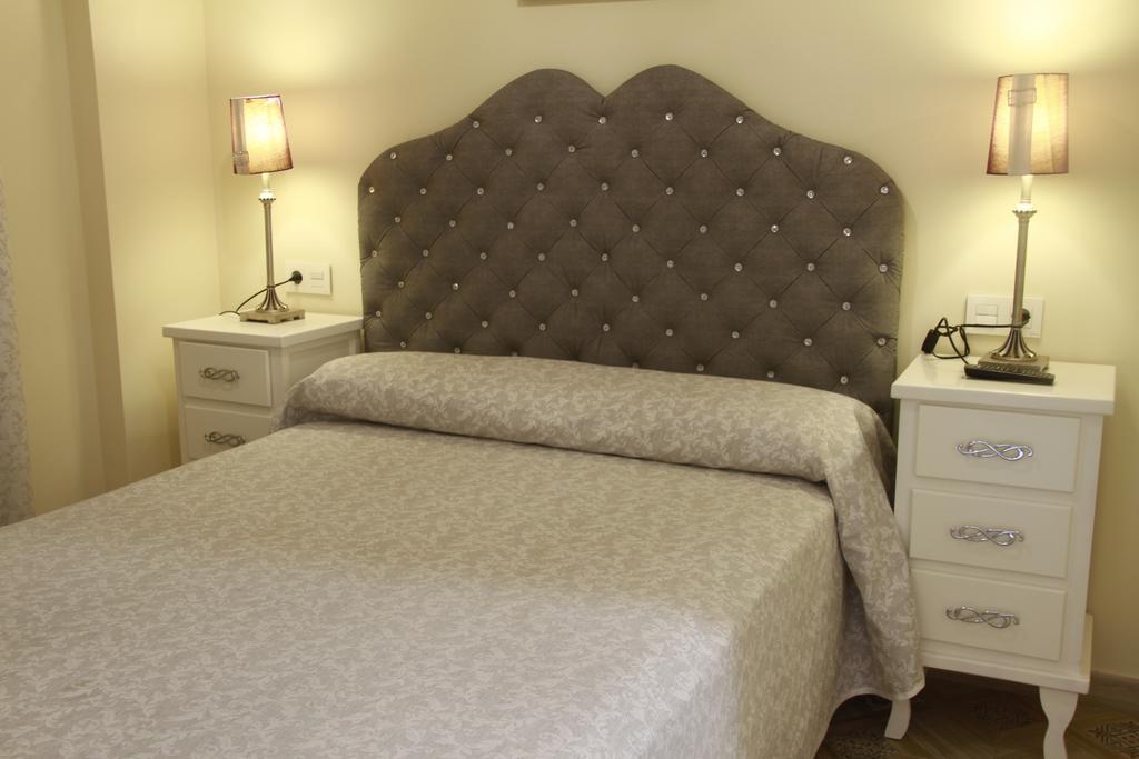 Hostal Flor De Lis- Lojo Otel Conil De La Frontera Dış mekan fotoğraf