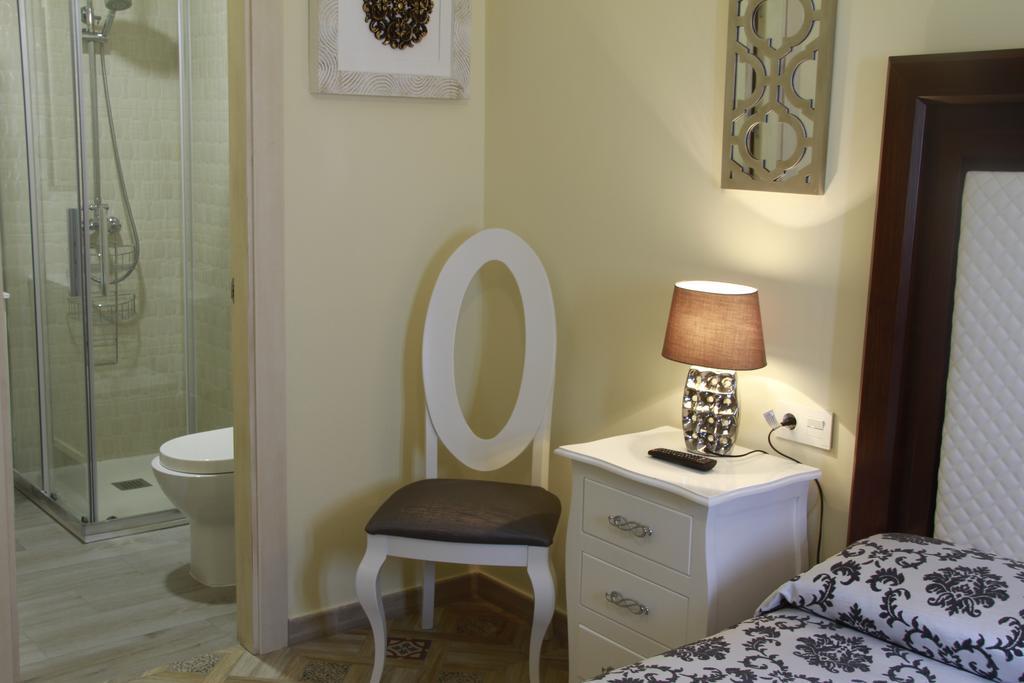Hostal Flor De Lis- Lojo Otel Conil De La Frontera Dış mekan fotoğraf
