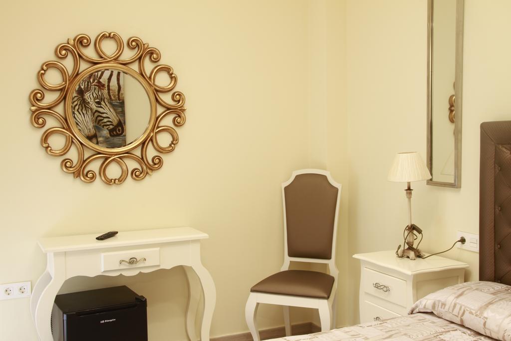 Hostal Flor De Lis- Lojo Otel Conil De La Frontera Dış mekan fotoğraf